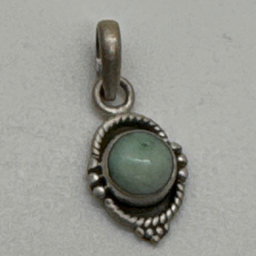 Vintage‎ 925 Sterling Silver Green Stone Cabochon Pendant Rope Border Design
